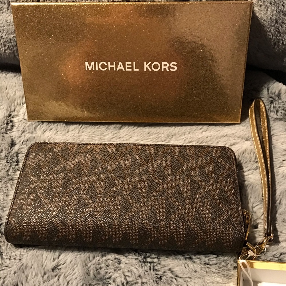 Michael Kors Brown/PlGold Wallet NWT - Picture 4 of 8